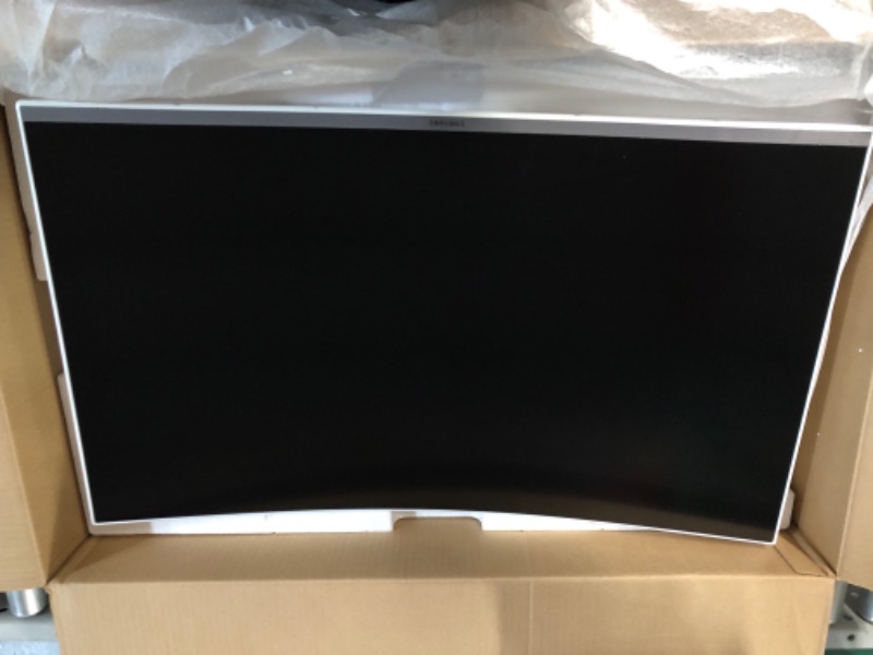 Photo 5 of Samsung 32" Class 4K UHD Curved Monitor - LU32R591CWNXZA (Renewed)
