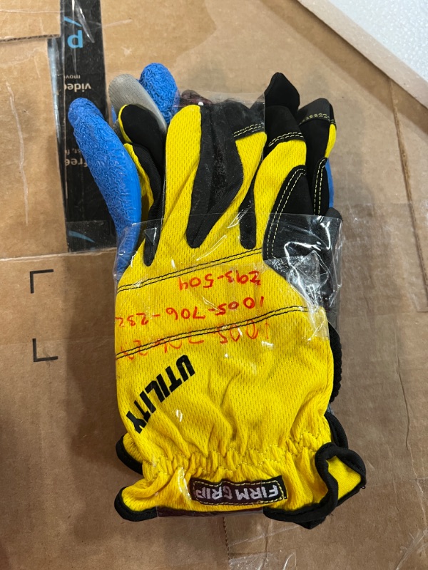 Photo 1 of 2 pairs of utility gloves