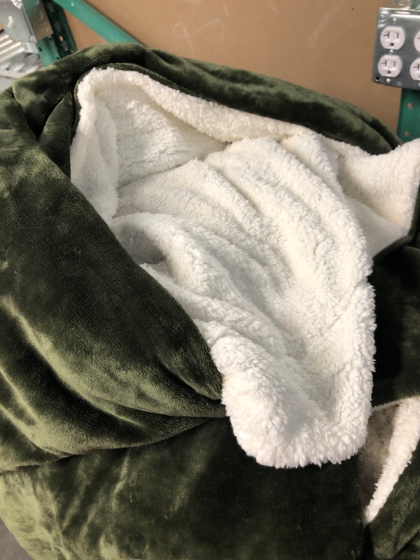 Photo 1 of *SEE NOTES* LAEGE FLEECE BLANKET 