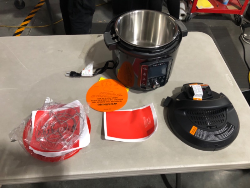 Photo 5 of ***FOR PARTS ONLY!!  DAMAGE - SEE NOTES/PICTURES*** 
Instant Pot Pro Crisp 11-in-1 Air Fryer and Electric Pressure Cooker Combo