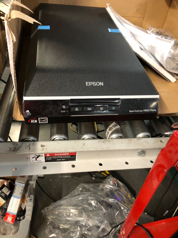 Photo 2 of Epson Perfection V600 Photo Wired Color Scanner, , 6400 x 9600 dpi, Enlargements up to 17" x 22"