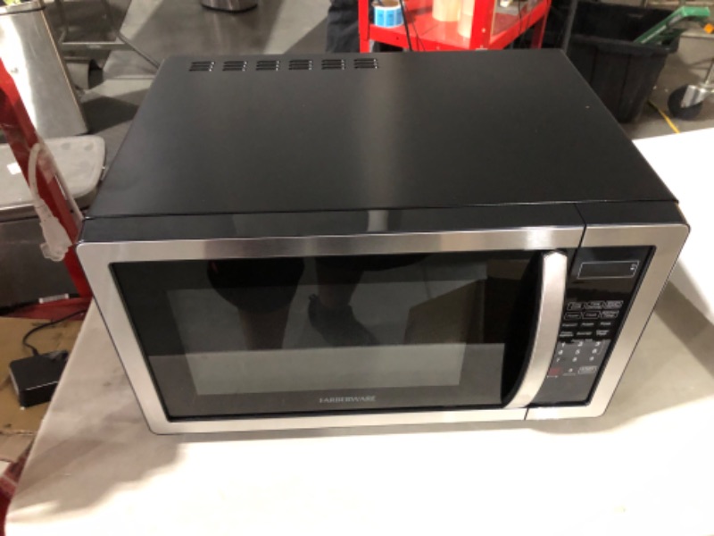 Photo 3 of ***PARTS ONLY***
Farberware Countertop Microwave 1.1 Cu. Ft. 1000-Watt