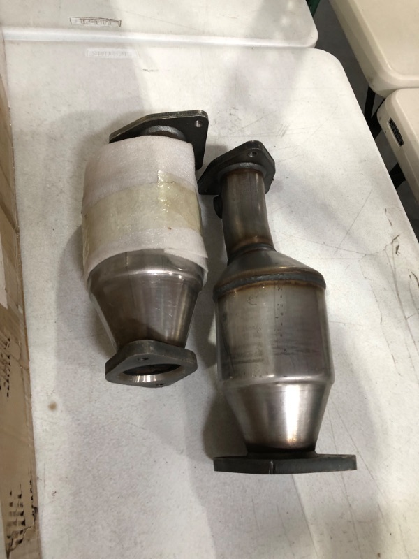 Photo 2 of Woosphy Catalytic Converter Set Replacement for Nissan Pathfinder Xterra Frontier NV1500 NV2500 NV3500 Suzuki Equator 4.0L 16399 16400 16468 16467- SIMILAR TO STOCK PHOTO 