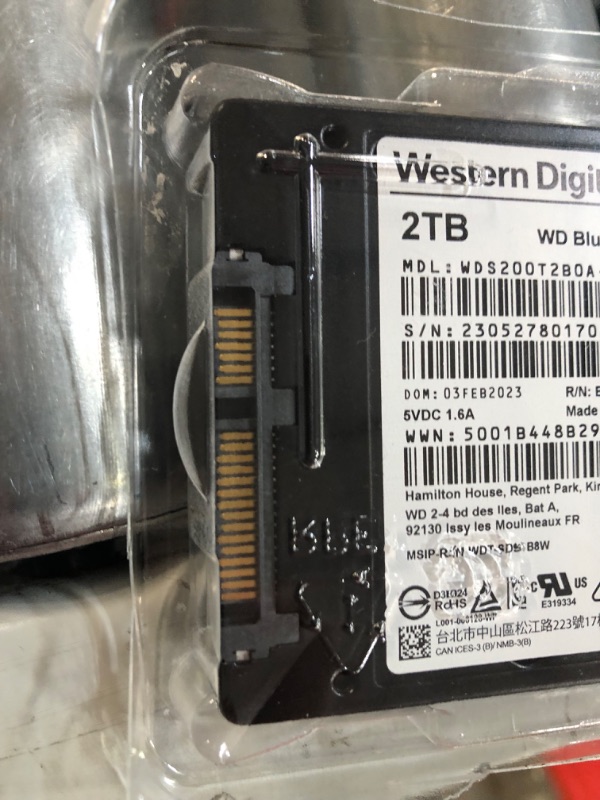 Photo 3 of Western Digital 2TB WD Blue 3D NAND Internal PC SSD 