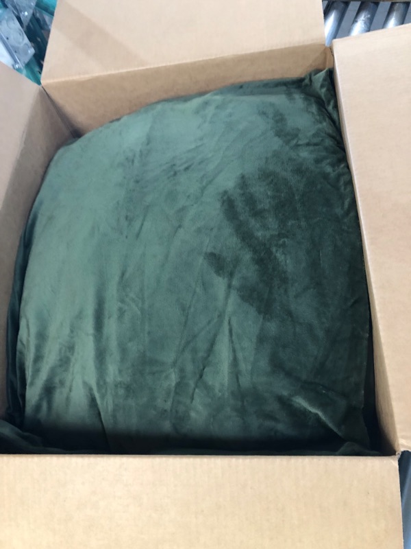 Photo 1 of ***USED*** Soft Velvet Comforter and Pillow Cases, King Size, 3pcs
