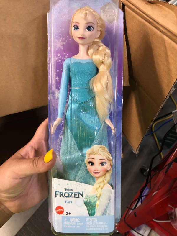 Photo 2 of Disney Frozen Elsa Fashion Doll & Accessory, Signature Look, Toy Inspired by the Movie Disney Frozen Elsa 1