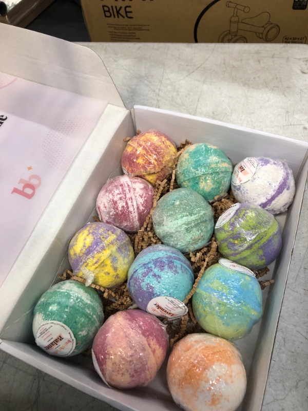 Photo 1 of 12PCS BATH BOMBS 