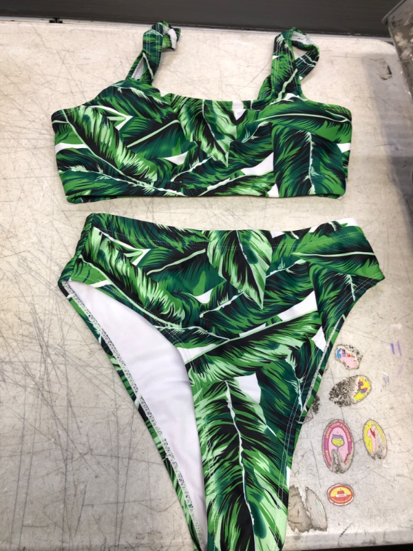 Photo 1 of 
WOMENS ONE PIECE SWIMSUIT SET
SIZE S
