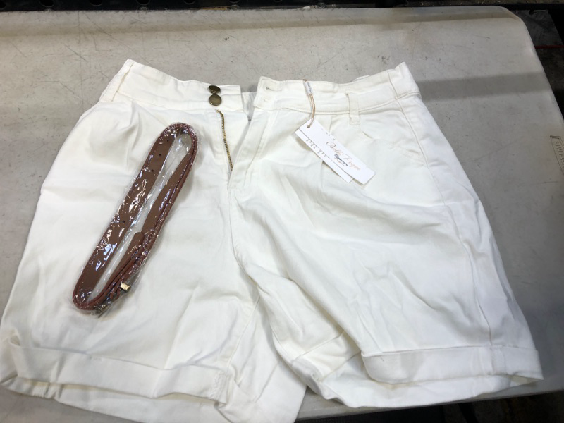 Photo 1 of SIZE - 2XL WOMENS WHITE SHORTS W/ BELT 