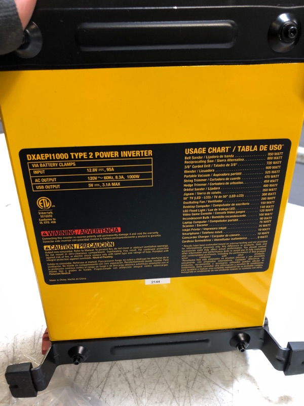 Photo 3 of DEWALT DXAEPI1000 Professional 1 000-Watt Digital Power Inverter DXAEPI1000