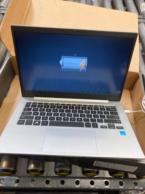 Photo 1 of 12.5" laptop samsung 
