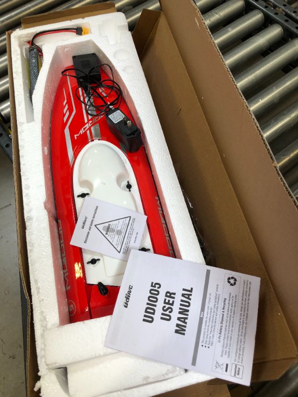 Photo 2 of Cheerwing RC Racing Boat Large Brushless Remote Control Boat 30mph High Speed for Adults Kids Red