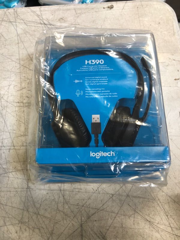 Photo 1 of Logitech H390 Wired Headset, Stereo Headphones with Noise-Cancelling Microphone, USB, in-Line Controls, PC/Mac/Laptop - Black

