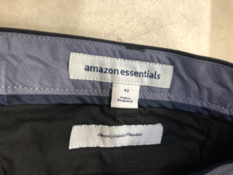 Photo 3 of Amazon Essentials Men's Classic-Fit 9" Short 42