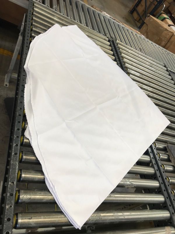 Photo 1 of 76inch white circular tablecloth 