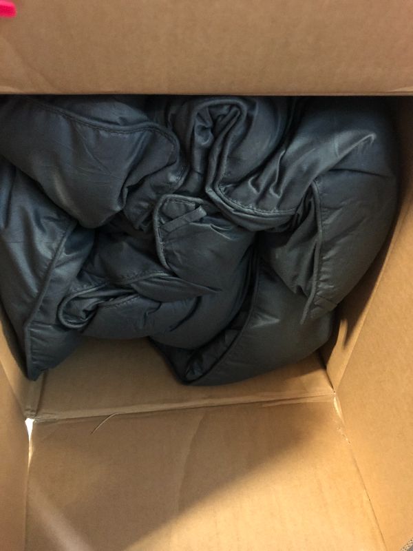 Photo 1 of 82"x86" COMFORTER 