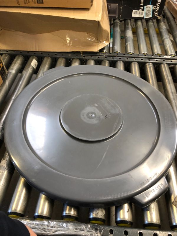 Photo 1 of 44 GAL TRASH CAN LID 