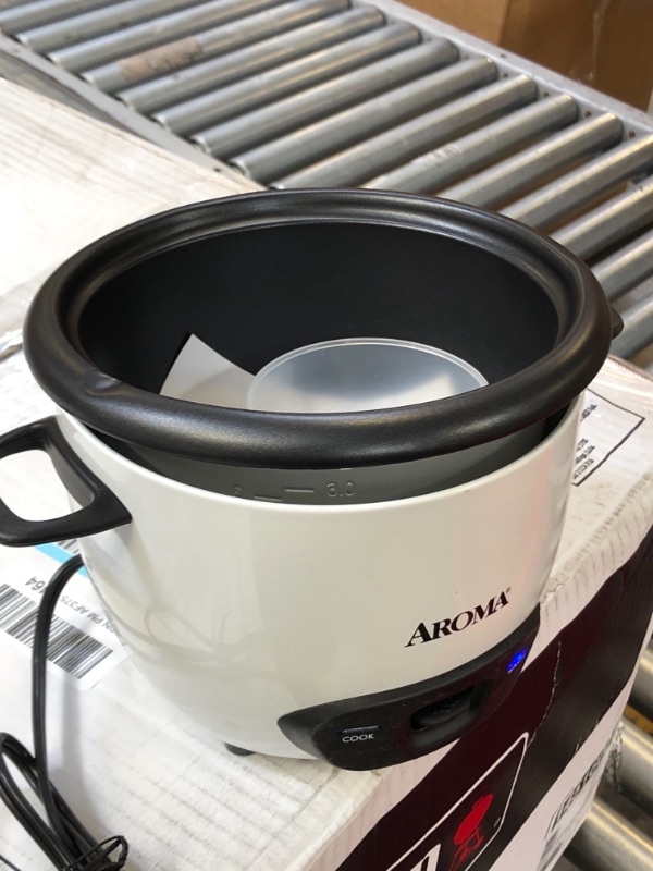 Photo 1 of Aroma Housewares 6-Cup (Cooked) (3-Cup Uncooked) Pot Style Rice Cooker and Food Steamer (ARC-743-1NG), White, MINOR DENT 
