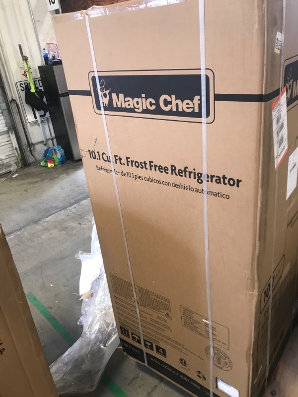 Photo 2 of Magic Chef HMDR1000BE Top Freezer Refrigerator in Black 10.1 cu. ft.