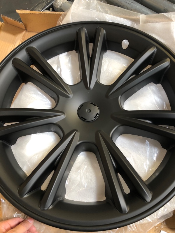 Photo 1 of 1 count 19 inch hub cap matte black