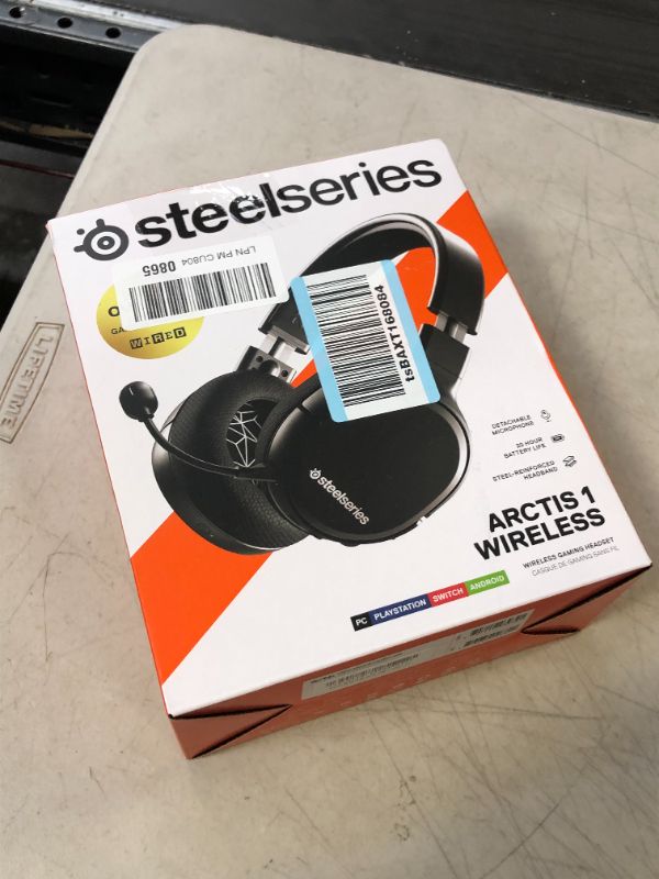 Photo 3 of SteelSeries Arctis 1 Wireless - Wireless Gaming Headset - USB-C Wireless - Detachable Clearcast Microphone - for PC, PS5, PS4, Nintendo Switch, Android, Black