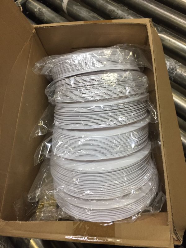 Photo 1 of 340 pcs 7.5 disposable plates 