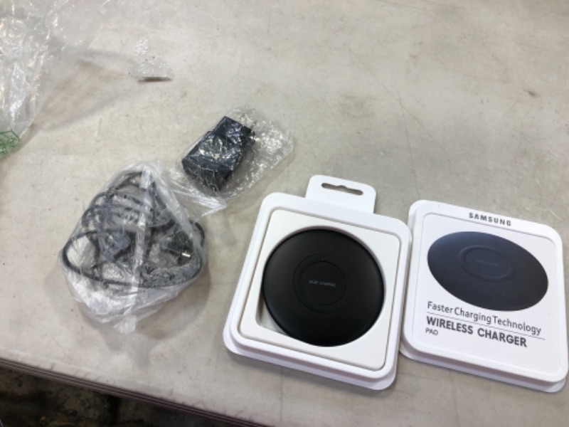 Photo 2 of Samsung Original Wireless Fast Charging Pad for Qi Enabled Devices, Black
