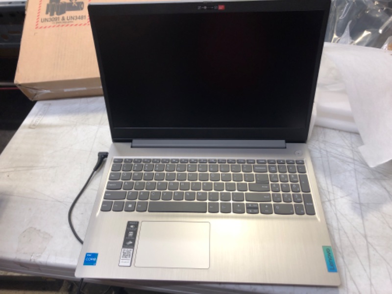 Photo 4 of Lenovo - Ideapad 3i 15.6" HD Touch Laptop - Core i3-1115G4 - 8GB Memory - 256GB SSD - Platinum Grey 81X800MCUS