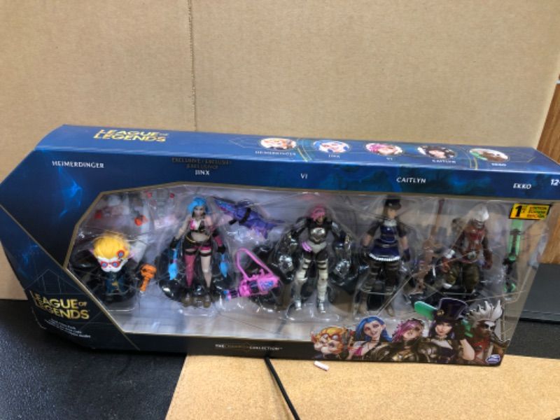 Photo 2 of Dual Cities Pack w/ Exclusive Jinx, Heimerdinger, Vi, Caitlyn, Ekko, 4-Inch Figures, Ages 12 and Up