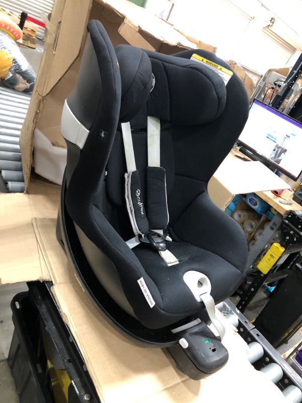 Photo 2 of cybex car seat