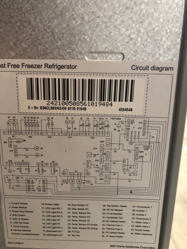 Photo 5 of Bosch 800 Series 21-cu ft 4-Door Counter-depth French Door Refrigerator with Ice Maker (Stainless Steel) ENERGY STAR