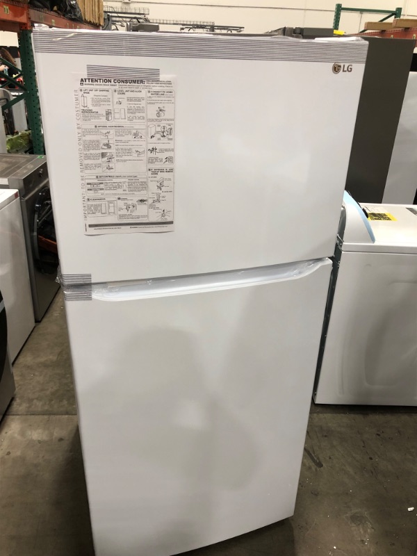 Photo 2 of LG 20.2-cu ft Top-Freezer Refrigerator (White) ENERGY STAR