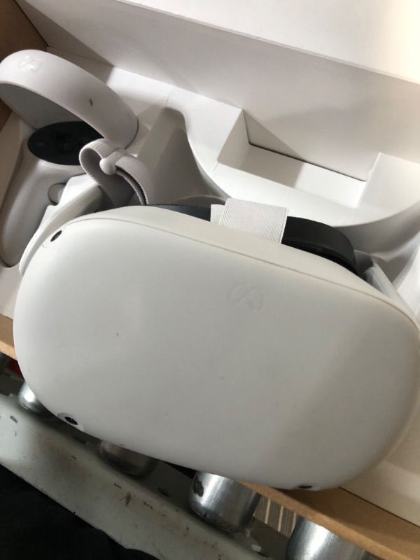 Photo 5 of **DAMAGED**PARTS ONLY** META QUEST 2 — ADVANCED ALL-IN-ONE VIRTUAL REALITY HEADSET

