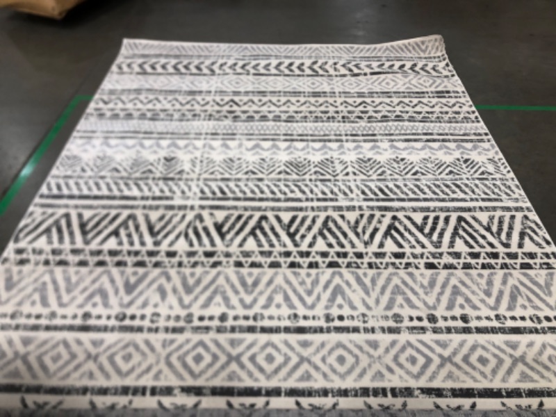 Photo 2 of [READ NOTES]
Rugshop Geometric Boho Perfect for high Traffic Areas of Your Living Room,Bedroom,Home Office,Kitchen Easy Cleaning Area Rug 7'10" x 10' Gray 