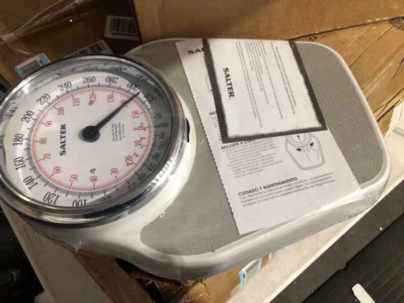 Photo 3 of **needle does not reset back to 0 **
Salter Pro-Helix Professional Oversized Bathroom Scale Analog Scale, 18.25 x 13.0 inch