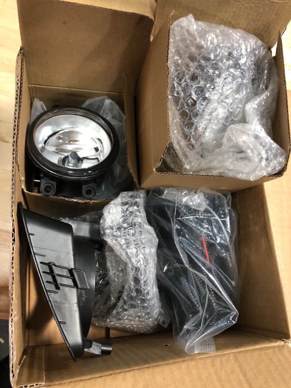 Photo 2 of Driving Bumper Fog Lights for 2014-2021 Toyota Tundra with H11 12V 55W Halogen Bulbs & Switch and Wiring Kit (Clear Lens)