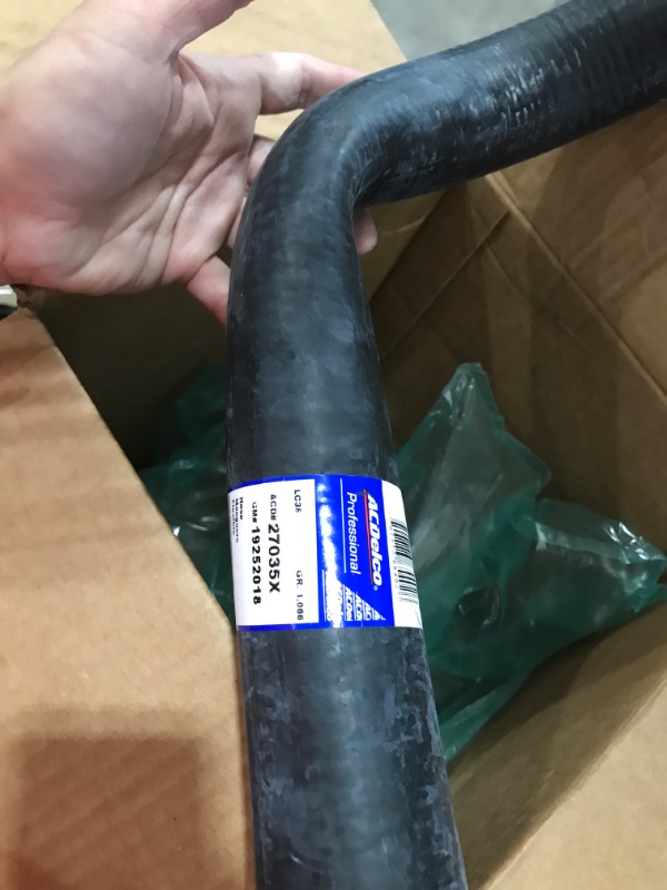 Photo 2 of ACDelco Gold 27035X Molded Upper Radiator Hose