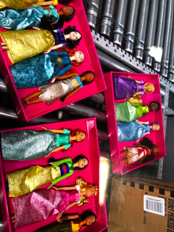 Photo 2 of Disney Princess Fashion Doll Gift Set with 13 Dolls in Sparkling Clothing and Accessories, Inspired by Disney Movies (Amazon Exclusive)
