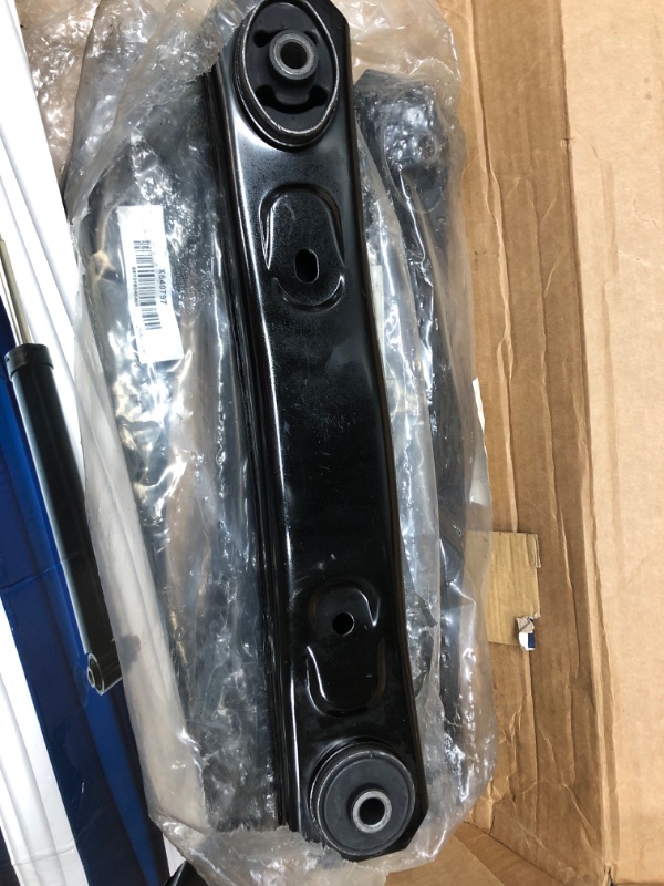 Photo 1 of Detroit Axle - Front Upper And Lower Control Arms Replacement for 1999-2004 Jeep Grand Cherokee - 4pc Set