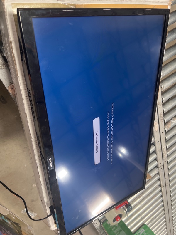 Photo 2 of SAMSUNG 32-inch Class LED Smart FHD TV 1080P (UN32N5300AFXZA, 2018 Model)