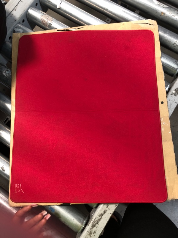 Photo 1 of 19x16 in red rubber  matt -red  