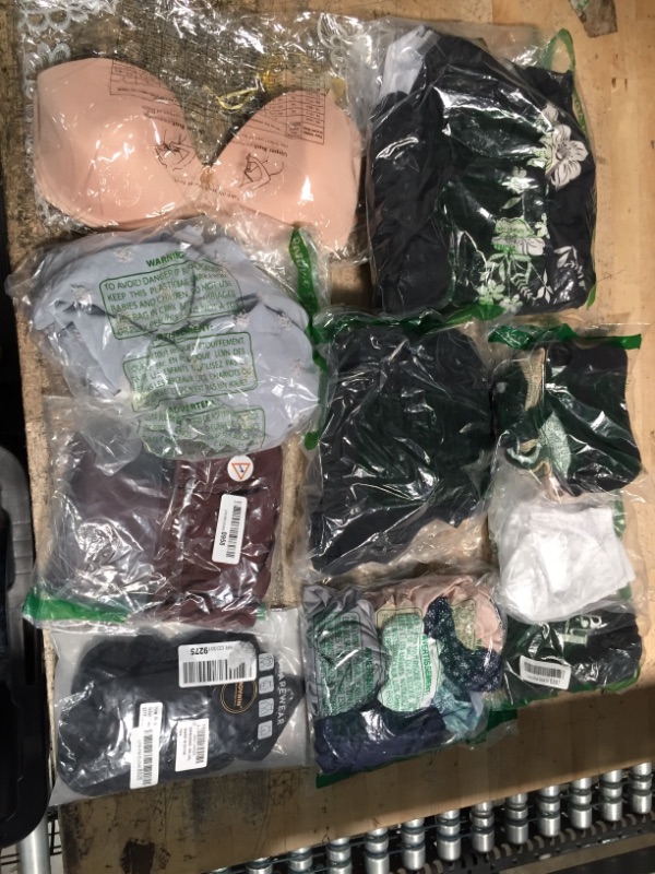 Photo 1 of 10 piece bundle of assorted clothing