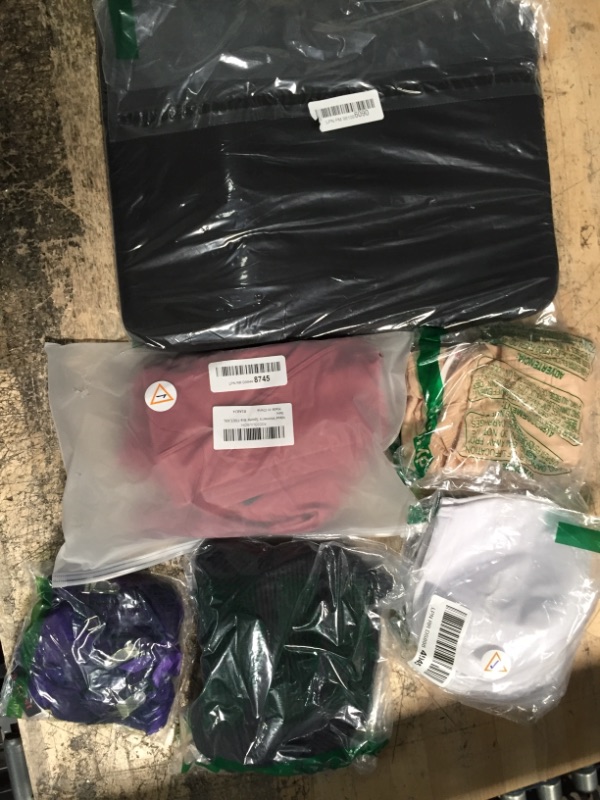 Photo 1 of 6 piece bundle of assorted clothing