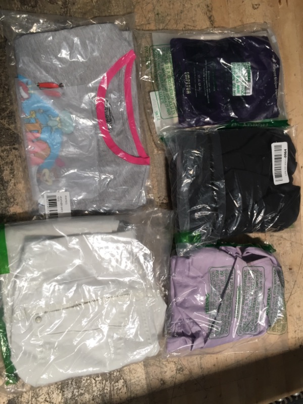 Photo 1 of 5 piece bundle of assorted clothing