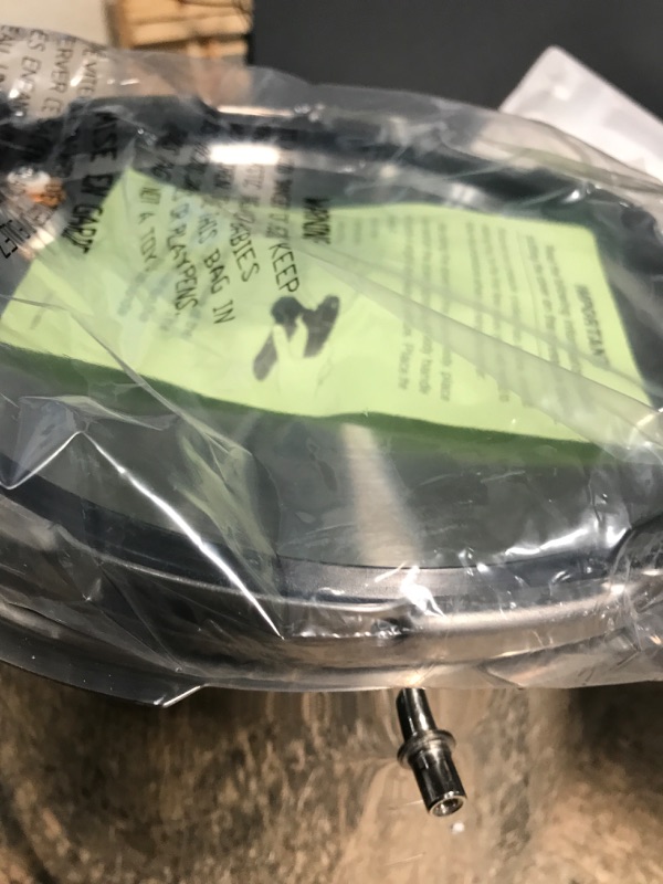 Photo 1 of *HANDLE SCREW IS MISSING* Presto 01362 6-Quart Stainless Steel Pressure Cooker 6 qt Cooker