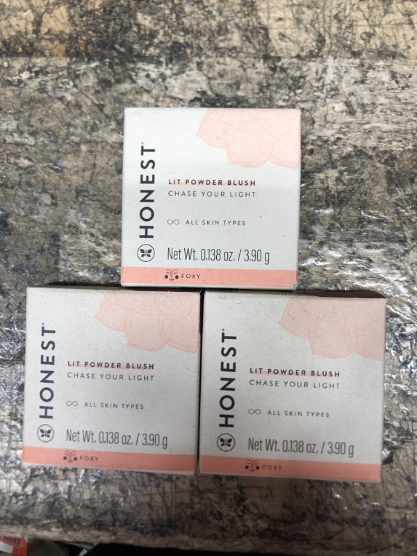 Photo 2 of  3 PACKS OF Honest Beauty Talc-Free Lit Powder Blush | Pearl Infused, Velvety Finish | EWG Verified, Organic, Vegan + Cruelty Free | Foxy, .14 oz