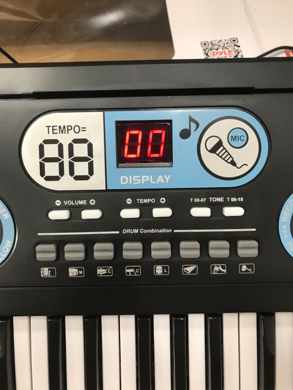 Photo 1 of ***POWERS ON*** Pyle 61-Key Kids Electronic Piano Keyboard with Wired Microphone