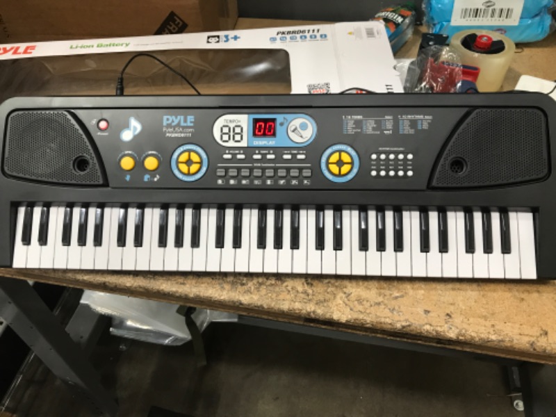 Photo 4 of ***POWERS ON*** Pyle 61-Key Kids Electronic Piano Keyboard with Wired Microphone