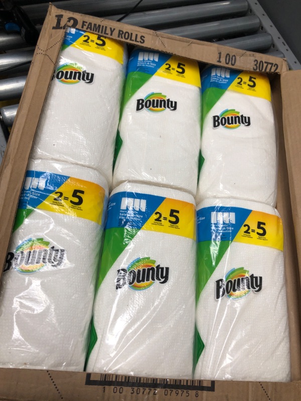 Photo 2 of Bounty Quick-Size Paper Towels, White, 12 Family Rolls = 30 Regular Rolls (Packaging May Vary)