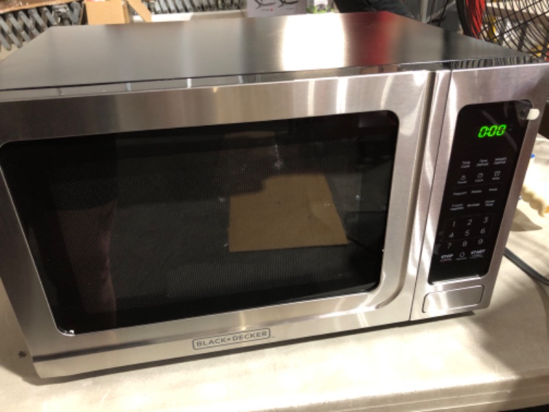 Photo 3 of (Damaged See Notes) BLACK+DECKER EM036AB14 Digital Microwave Oven Stainless Steel, 1.4 Cu.ft